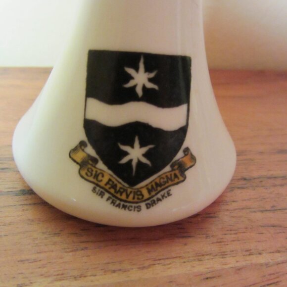 W.H. Goss crested heraldry china vintage Sir Francis Drake (GC073 Grace) - Picture 3 of 7